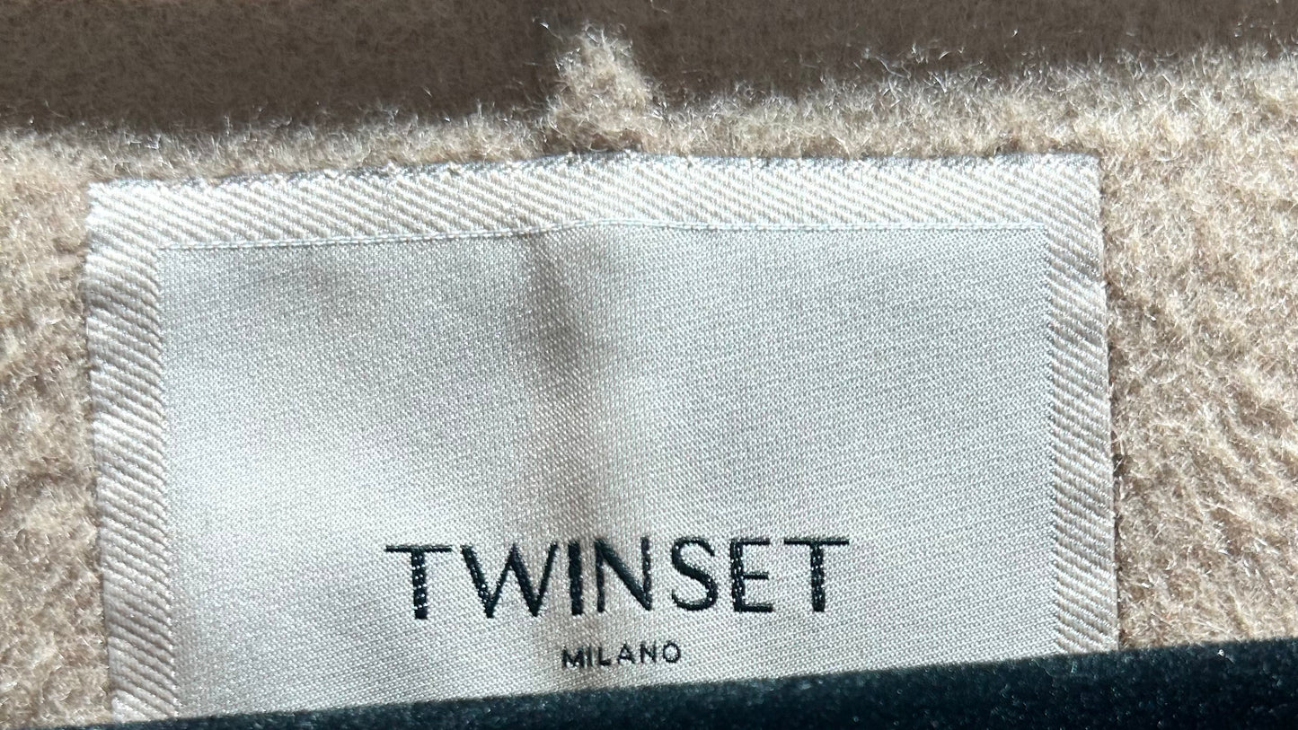 Cape-Twinset